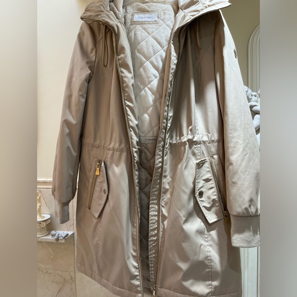 Never worn. Calvin Klein pearl winter coat. Size M. - Picture 3 of 10